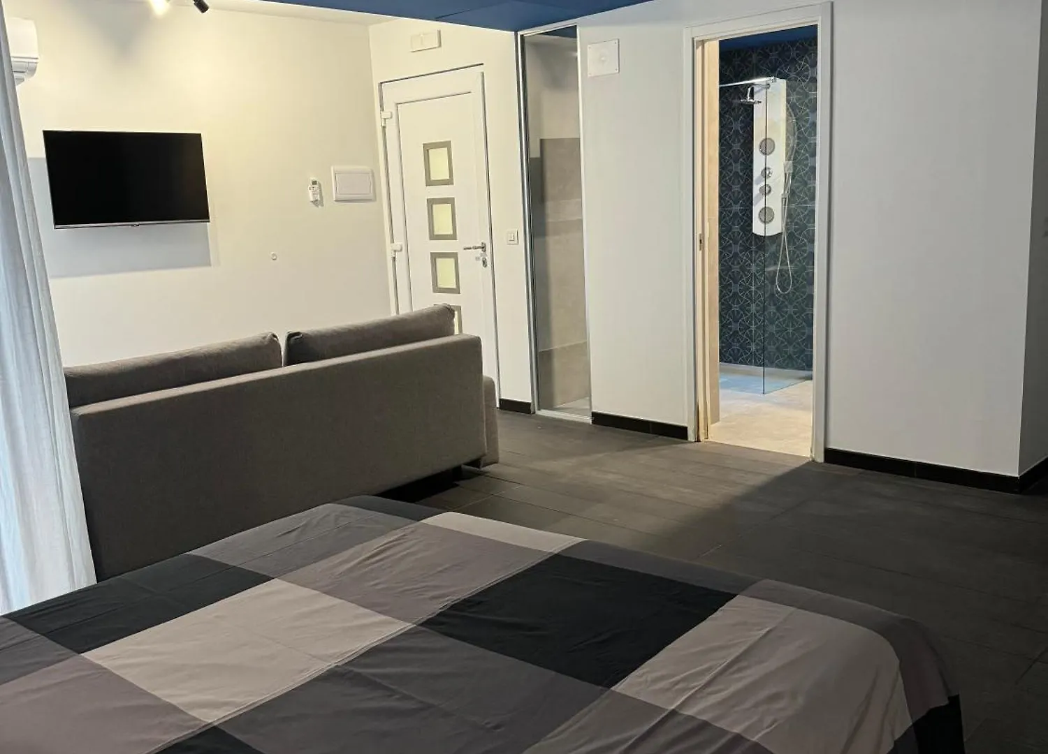 Black Room & Breakfast Bari