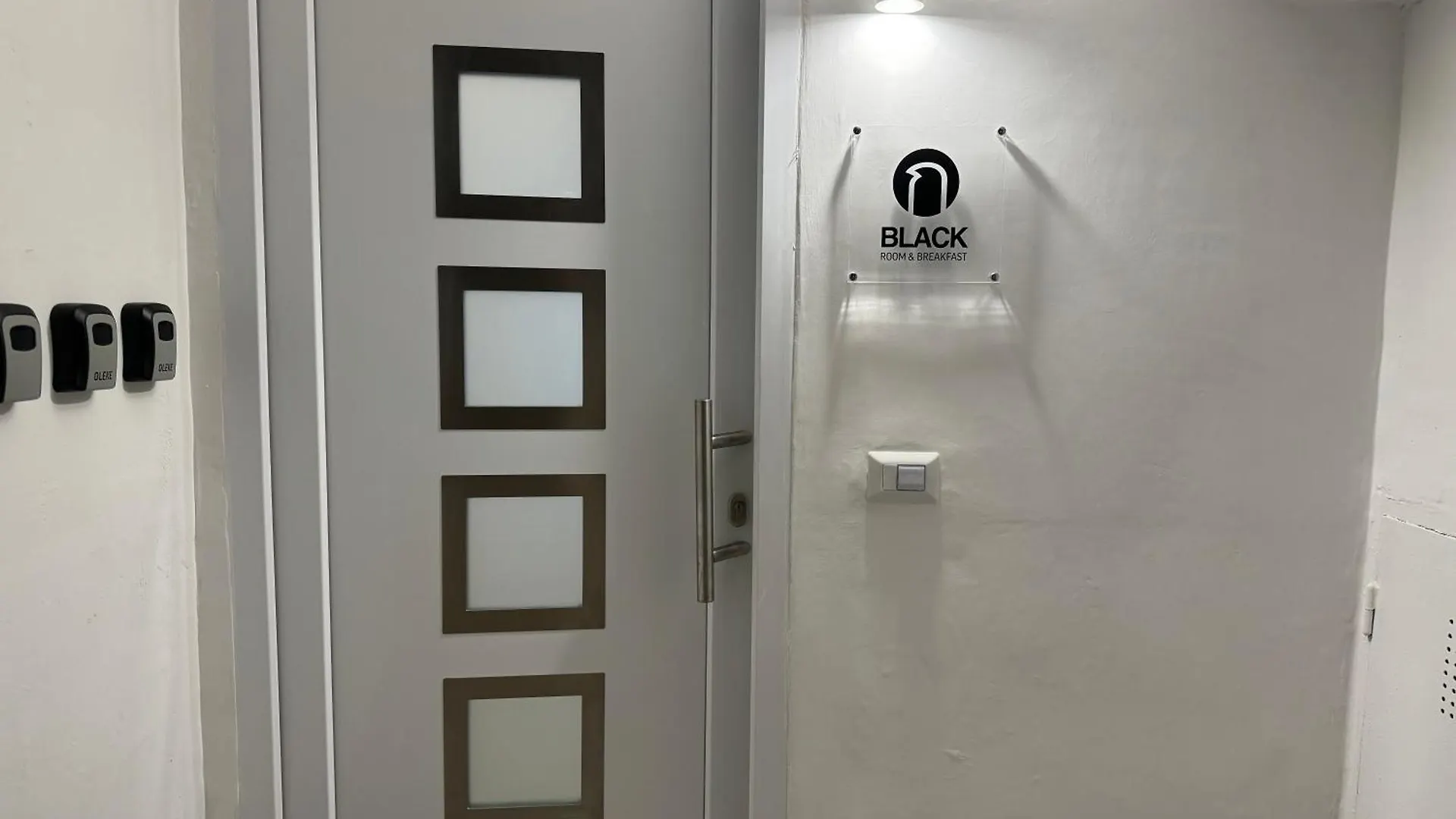 Black Room & Breakfast Bari Italia