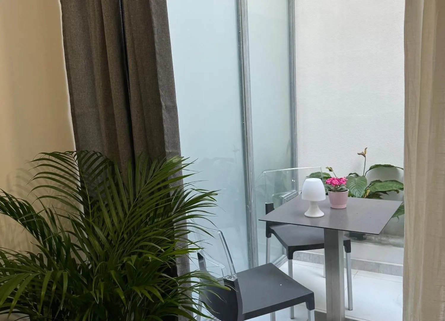 Black Room & Breakfast Bari Apartament