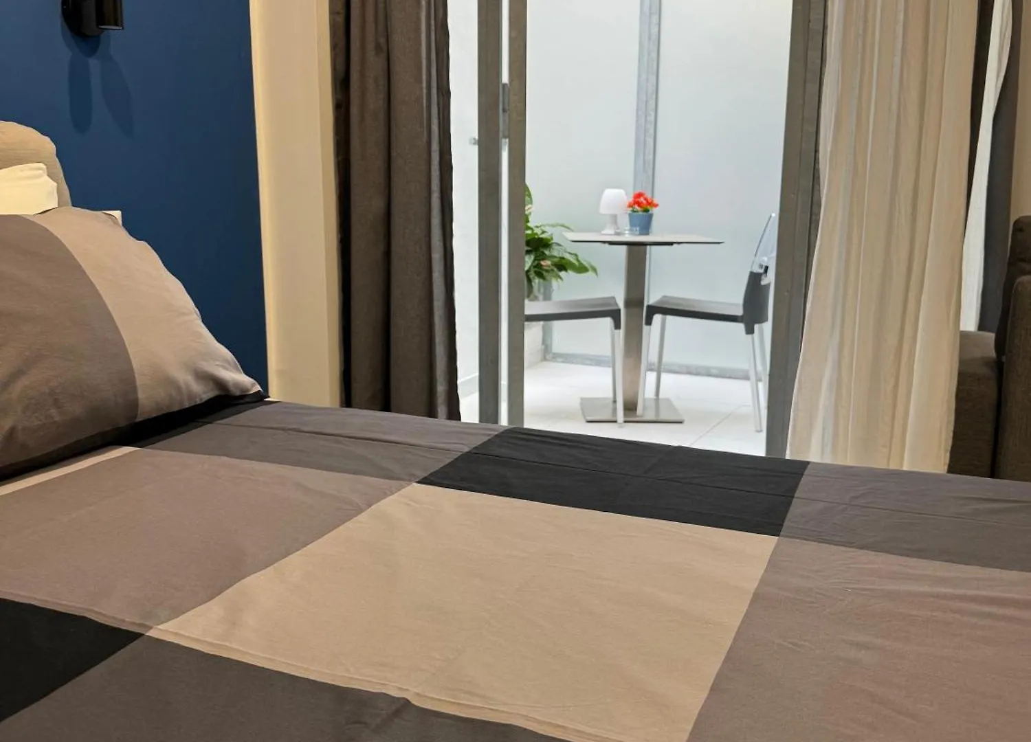 Black Room & Breakfast Bari
